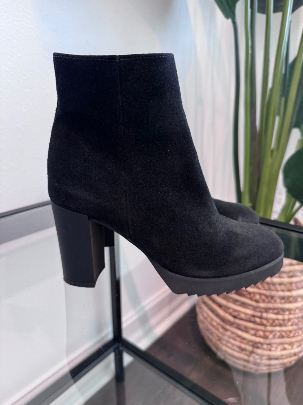 La Canadienne Myranda Women’s waterproof black Suede Heeled Ankle Boot 6.5
